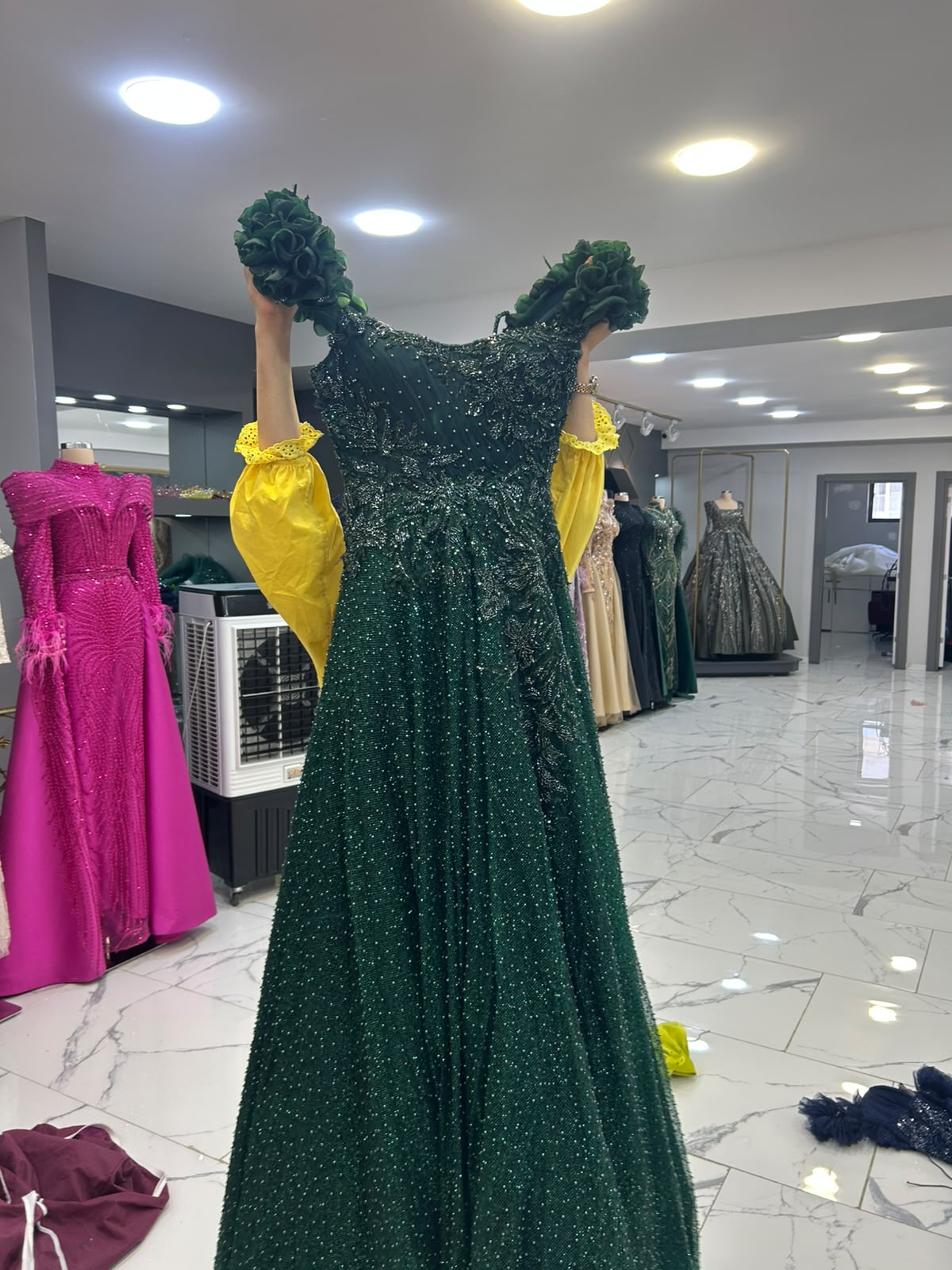 Zümrüt Yeşili maddonna yaka nişanlık