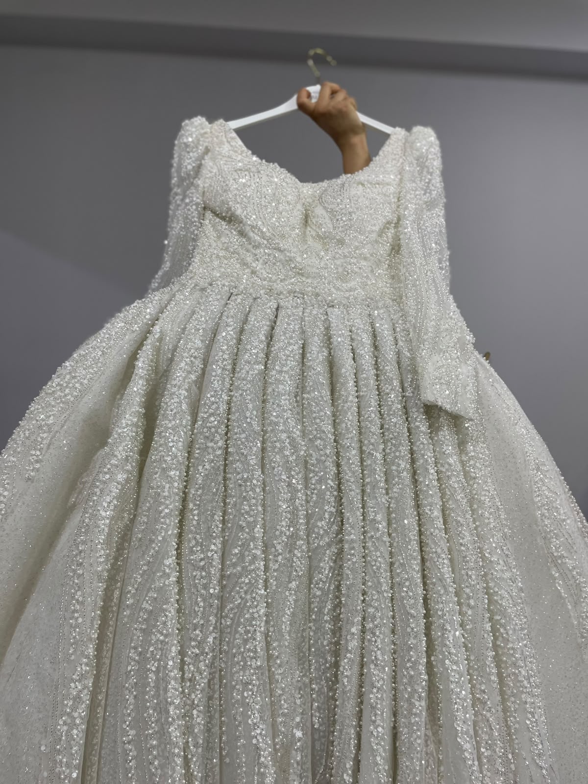 Kollu kalp yaka kaburga model gelinlik
